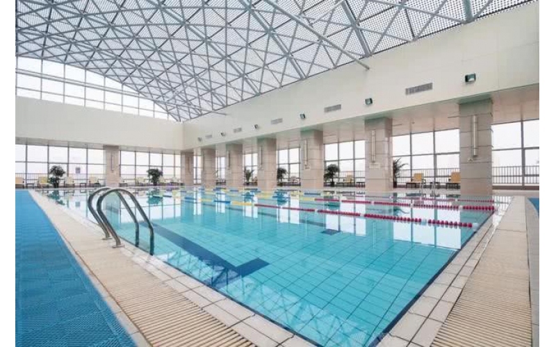 新衛(wèi)生標(biāo)準(zhǔn)實(shí)施，我國(guó)游泳池水水質(zhì)已接近國(guó)外發(fā)達(dá)國(guó)家和國(guó)際泳聯(lián)的標(biāo)準(zhǔn)